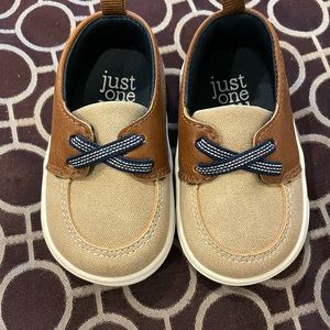 NWOT Carter’s beige baby loafers. Size 4